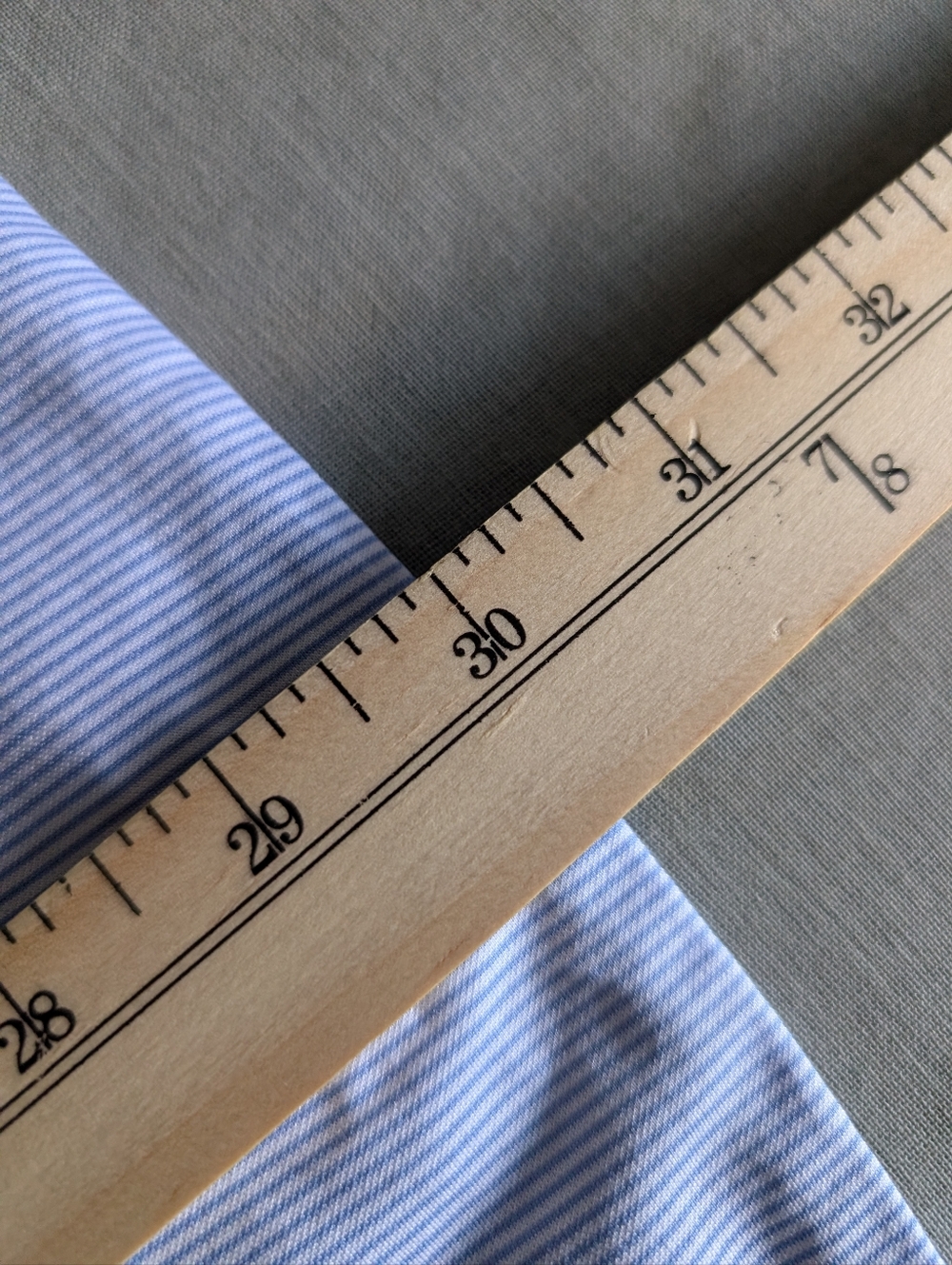 UNIQLO Light Blue Pinstripe Stretch Material Shirt - XL - Picture 5 of 6